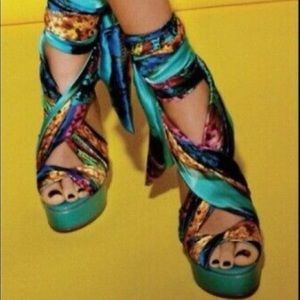 Bebe Scarlett Scarf High Heel. Size 8